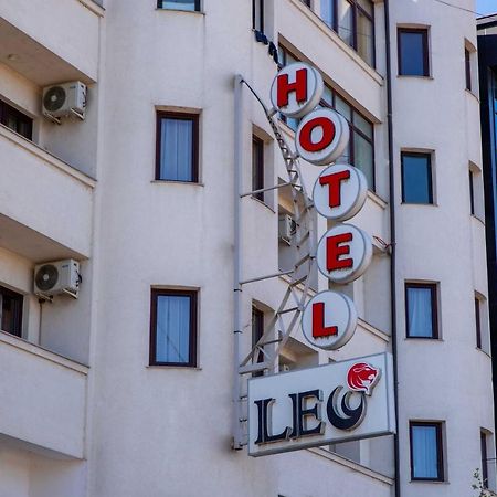 Hotel Leo Pejë Esterno foto