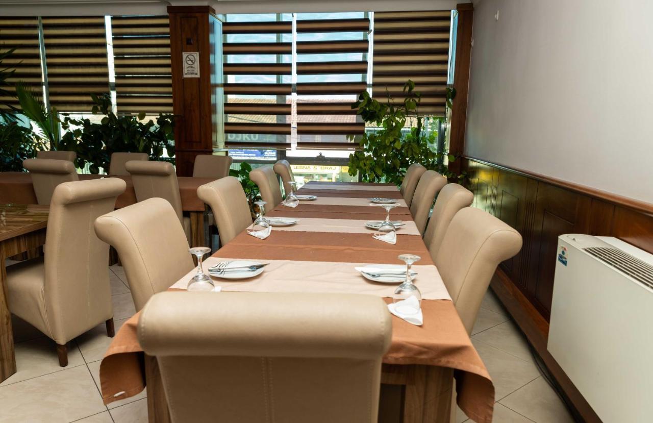 Hotel Leo Pejë Esterno foto
